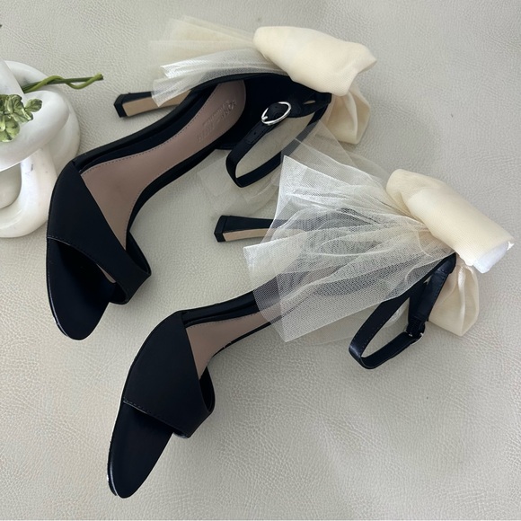 ANTONIO MELANI x Born on Fifth Elle Satin Tulle Bow
Back Heels - Picture 11 of 15